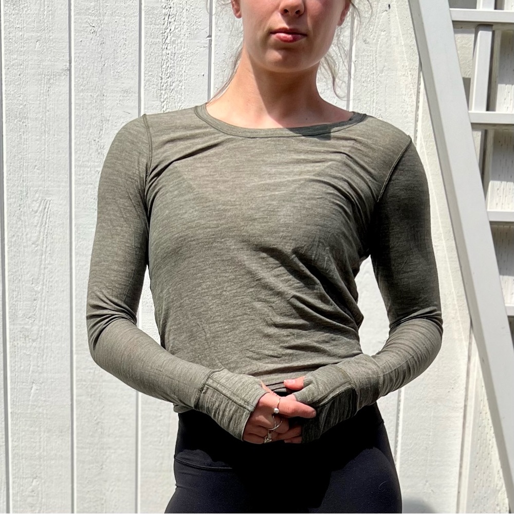 Lululemon Long Sleeve Tie in the back Top